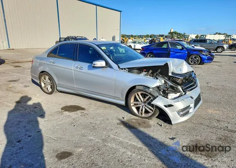 2014 Mercedes-Benz C 250 from USA, damaged, VIN WDDGF4HBXEA951811